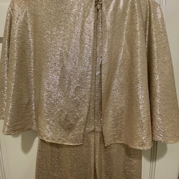 Ralph Lauren Gold Flutter Sleeve V-Neck Gown - Picture 7 of 12